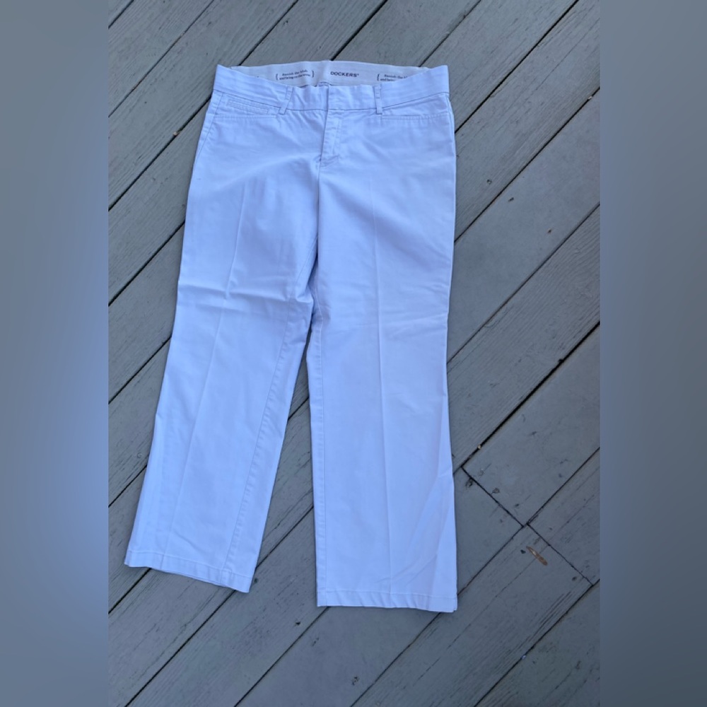 Dockers - Woman’s (banish the blah) cream color high rise khaki pants, Size: 14S